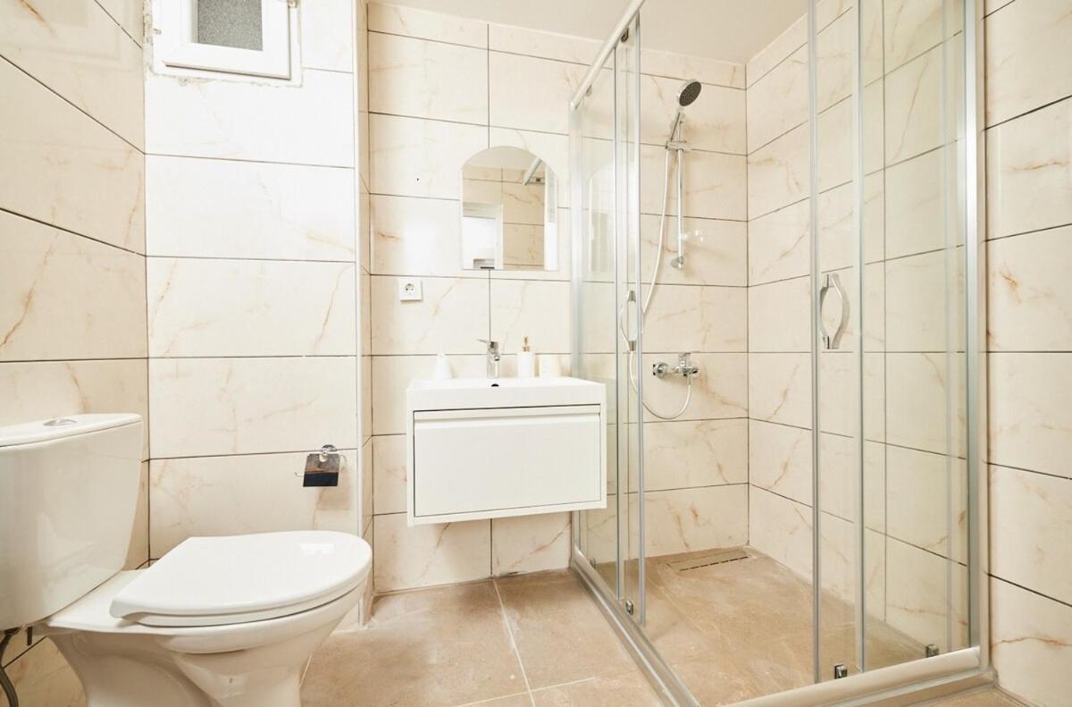 Stunning 3br 3bathroom 3ac Near Metro D4 *