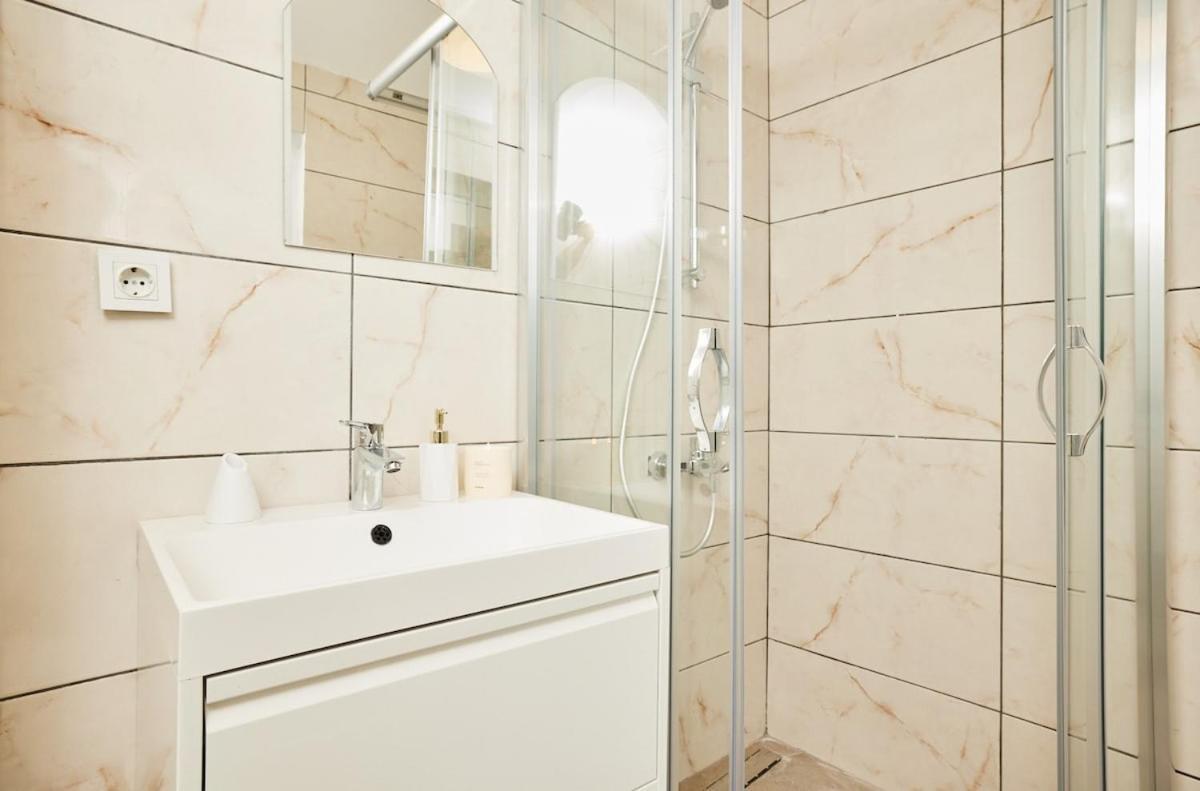 Daire Stunning 3br 3bathroom 3ac Near Metro D4 *